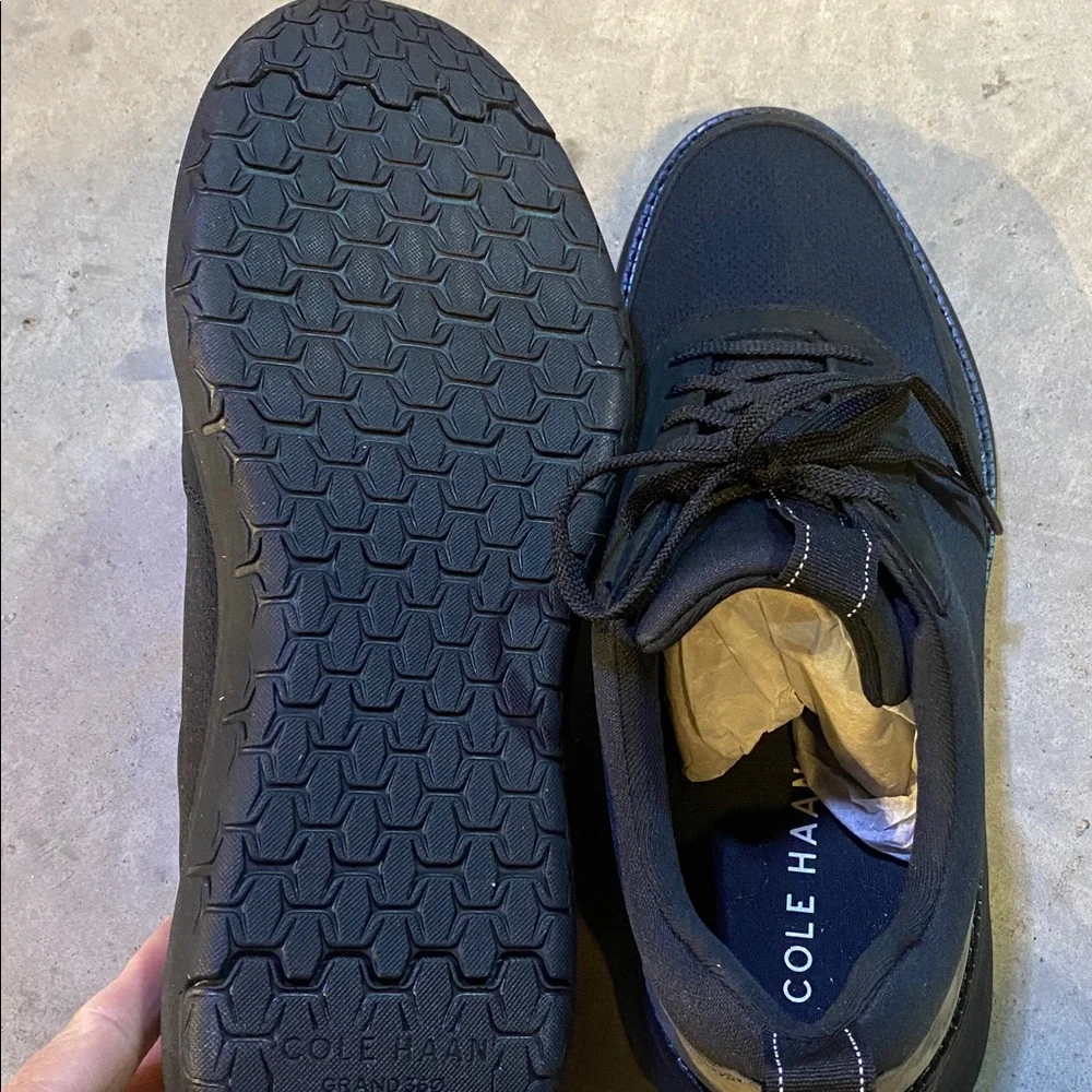 Colehaan Men’s Black Lightweight Tie Up Shoes Sz 9.5. NWOB C40306